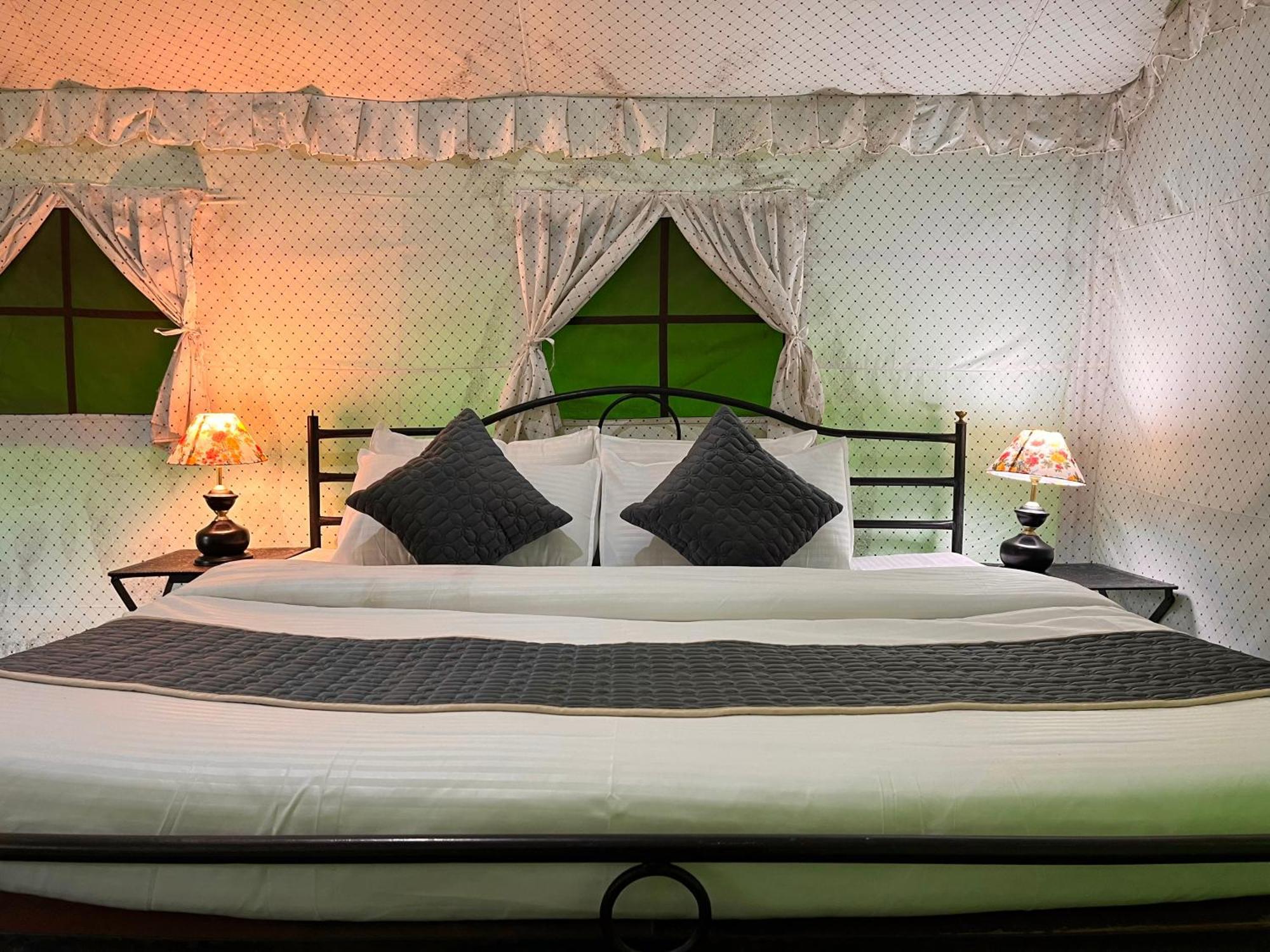 Himalayan Riverside Swiss Cottage Tents, Manali Екстериор снимка